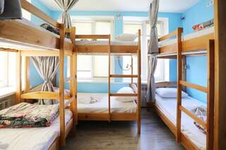 Хостелы Light Life Hostel Киев Спальное место на двухъярусной кровати в общем 6-местном номере-1