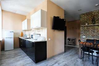 Хостелы Light Life Hostel Киев Спальное место на двухъярусной кровати в общем 8-местном номере для мужчин и женщин-3