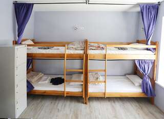 Хостелы Light Life Hostel Киев Спальное место на двухъярусной кровати в общем 8-местном номере для мужчин и женщин-5
