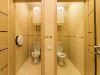Хостелы Light Life Hostel Киев Спальное место на двухъярусной кровати в общем четырехместном номере для женщин-5