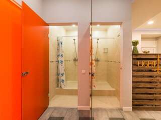 Хостелы Light Life Hostel Киев Спальное место на двухъярусной кровати в общем четырехместном номере для женщин-7