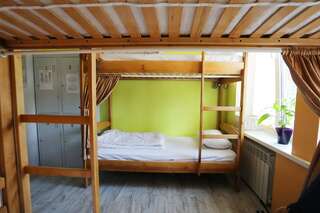 Хостелы Light Life Hostel Киев Спальное место на двухъярусной кровати в общем четырехместном номере для женщин-2